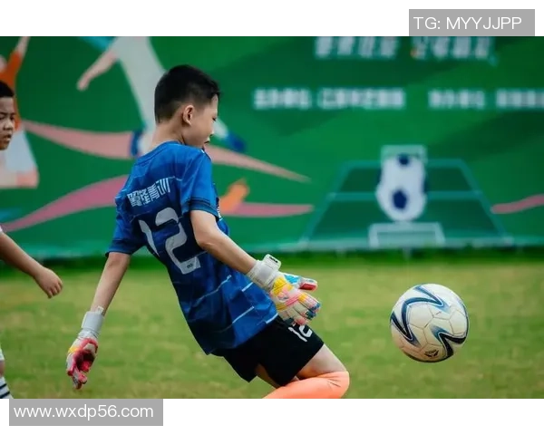 足球明星的后代们：他们的孩子们在绿茵场上的未来潜力与梦想